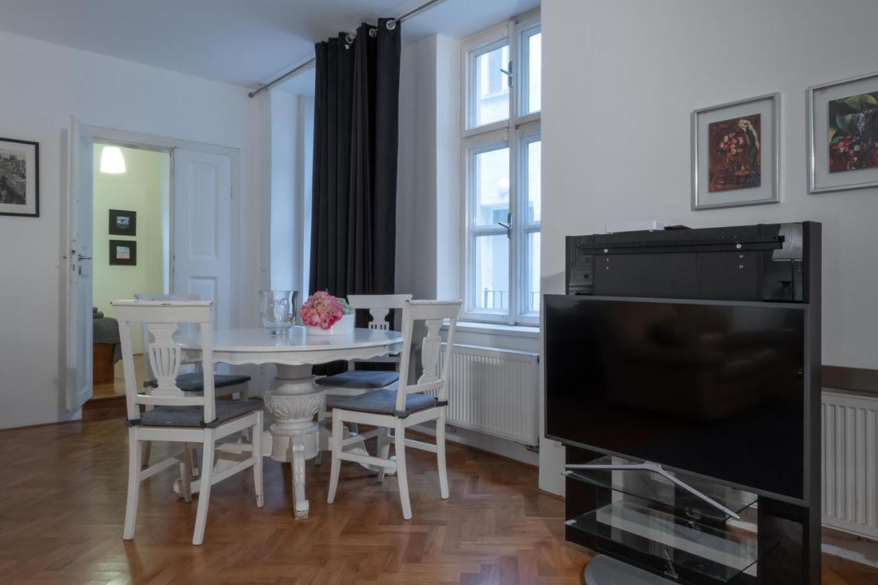 Ferienwohnung Apartman Carolinum Prag Exterior foto