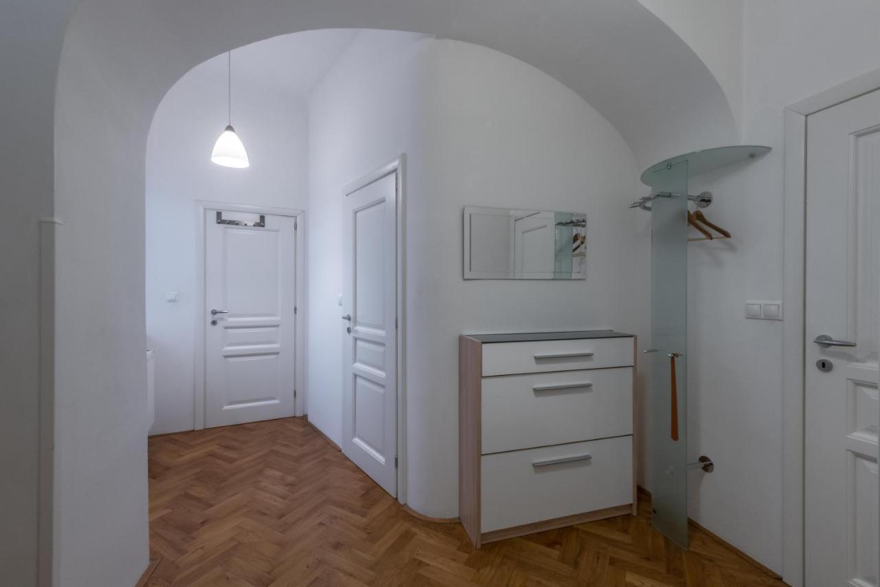 Ferienwohnung Apartman Carolinum Prag Exterior foto